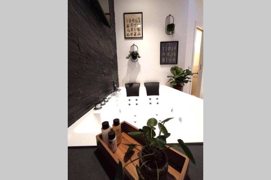 Elegante Open Space Con Vasca Idromassaggio A Trastevere Kültér fotó