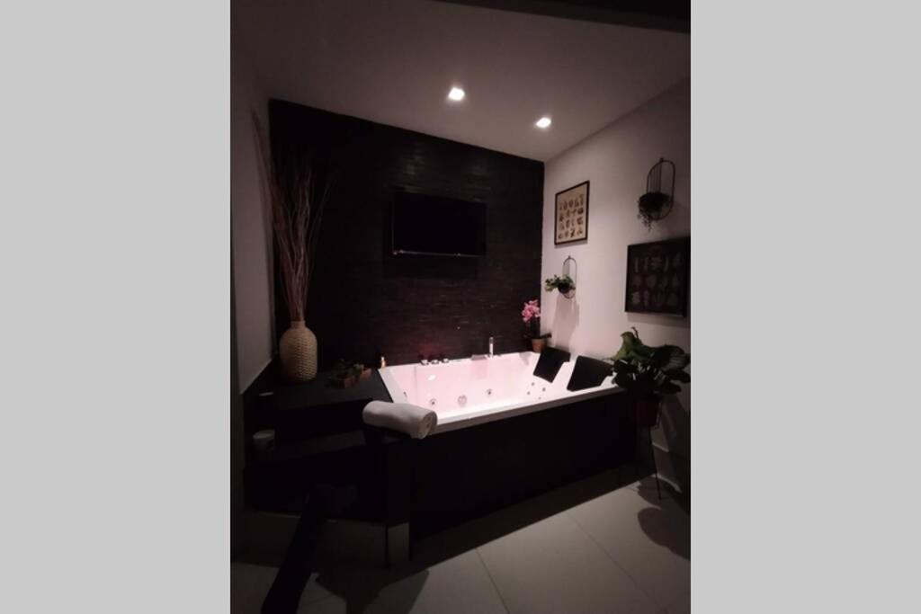 Elegante Open Space Con Vasca Idromassaggio A Trastevere Kültér fotó